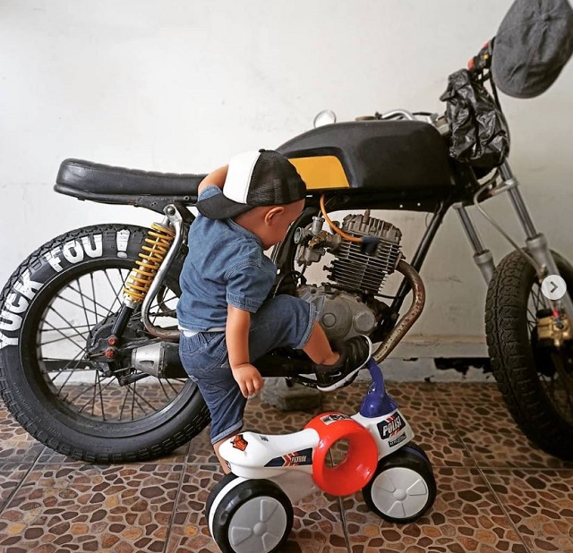 MimiandMoto's tweet image. Baby steps, two-wheel Tuesday style. Photo: zacky_boneno #instagram

#twowheeltuesday #twowheelslife #twowheelsonelove #motorcycles #caferacer #caferacergram #caferacerlife #caferacerclub #caferacerculture #caferacerstyle #babysteps #babystepstosuccess