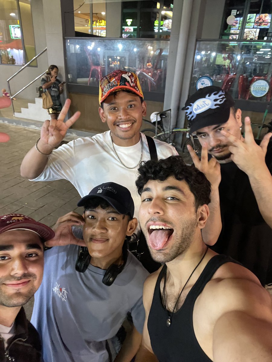 tuanizzuddin14's tweet photo. my core memories !! never in a million years I would thinking of having a dinner, sharing thoughts, sings our favourite song and doing a Tiktok with the best band ever Peach Tree Rascals in Kuala Lumpur 🦋😭🫶🏻 https://t.co/U0zq91CKss