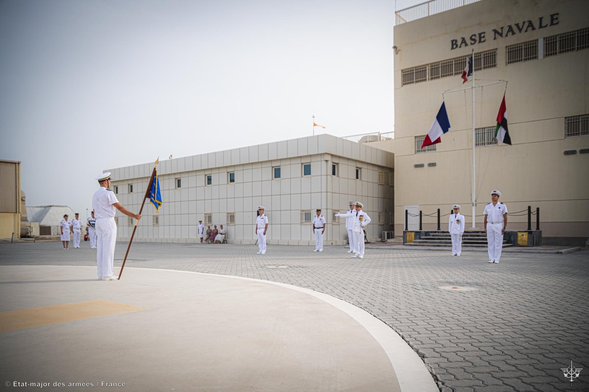 FFEAU_ALINDIEN's tweet image. Le 25/07, le lieutenant-colonel Guillaume Chaigneau a pris le commandement de la direction interarmées des réseaux d’infrastructure et des systèmes d’information (#DIRISI) de la Défense à Abu Dhabi.