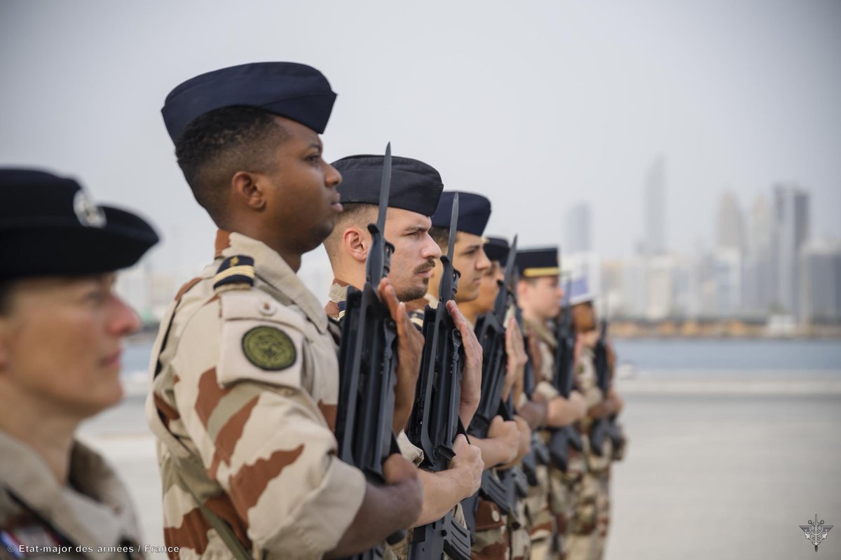 FFEAU_ALINDIEN's tweet image. Le 25/07, le lieutenant-colonel Guillaume Chaigneau a pris le commandement de la direction interarmées des réseaux d’infrastructure et des systèmes d’information (#DIRISI) de la Défense à Abu Dhabi.