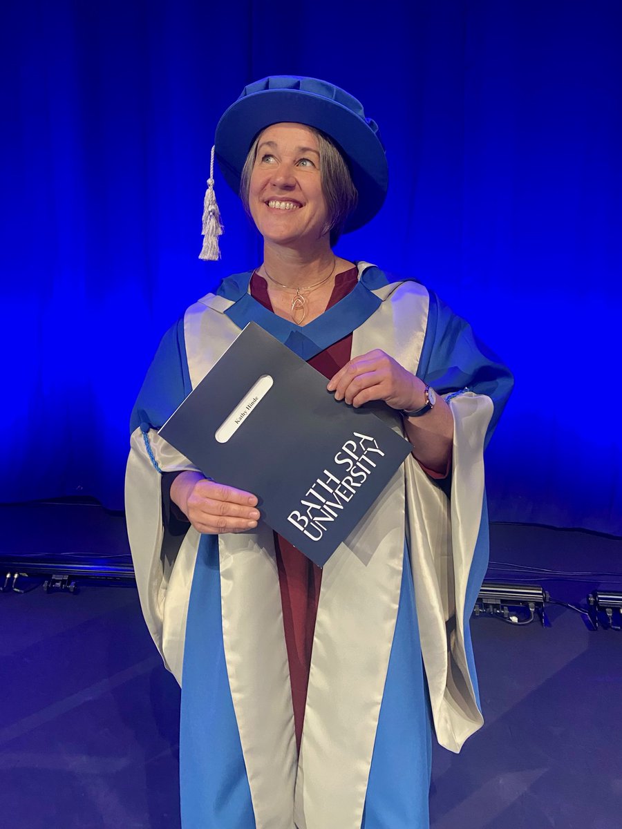 . @BathSpaUni alumna Kathy Hinde receiving an Honorary Doctorate in Music, best wishes to her and all those who are graduating today #BathSpaProud