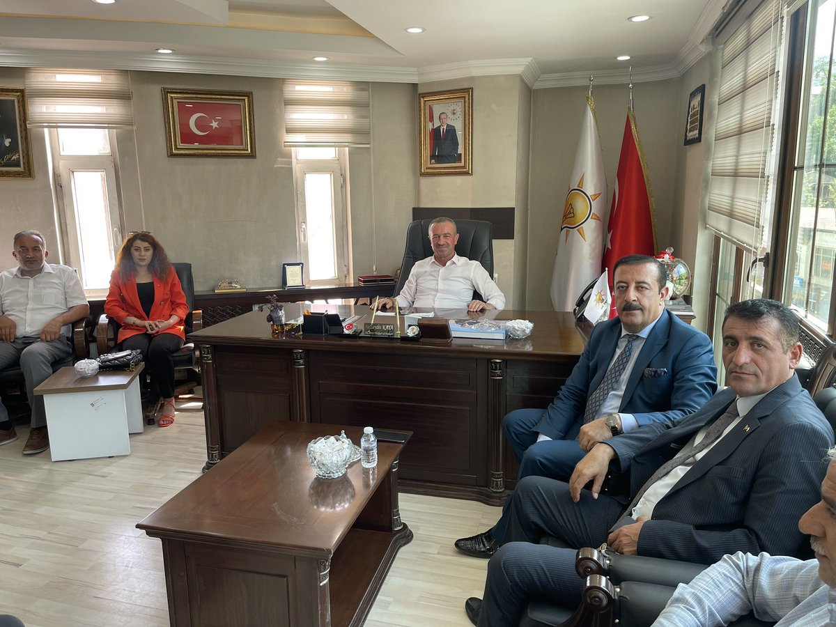📍AK Parti Hakkari İl Başkanlığı

Tarım İl Md. Sn. Cemal Özkan, DSİ İl Md. Sn. A.Kerim Aykut, İlimiz kanaat önderlerinden Sn.Necman Adıyaman ile heyeti, Şehit Aileri ve Gaziler Derneği Bşk. Sn. İbrahim Adıyaman ile heyeti, TSK Güçlendirme Vakfı Bşk. Sn. Şirin Adıyaman ve