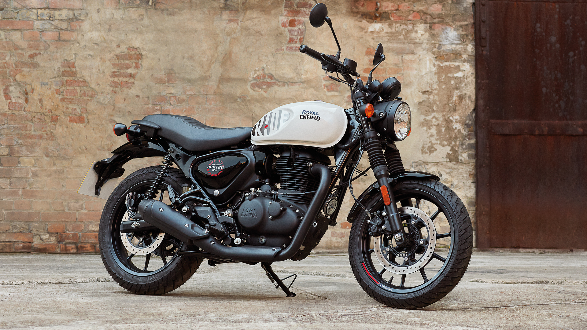 MotorOctane on X Royal Enfield Hunter 350 crosses the 2 lakh milestone The bike has achieved this milestone in less than a year Why did the Hunter 350 become so popular https t whTTsfq1TG