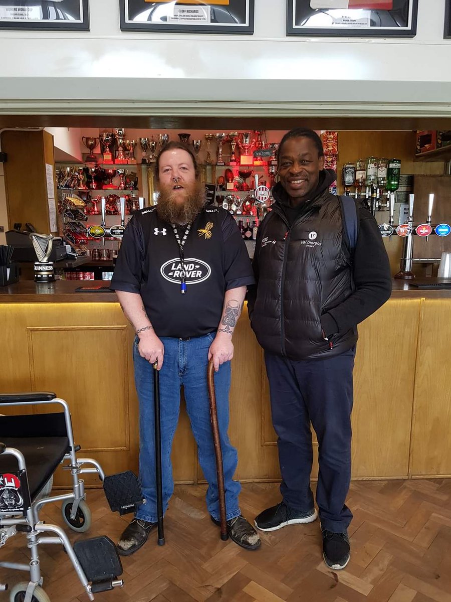 SkullsWasps's tweet photo. 3 years ago I waa lucky enough to spend the afternoon with the @WaspsRugby Legend that is @SBetsen! 🖤💛🖤💛🖤 a true @WaspsLegends #WaspsFamily https://t.co/f0CBWtys6N