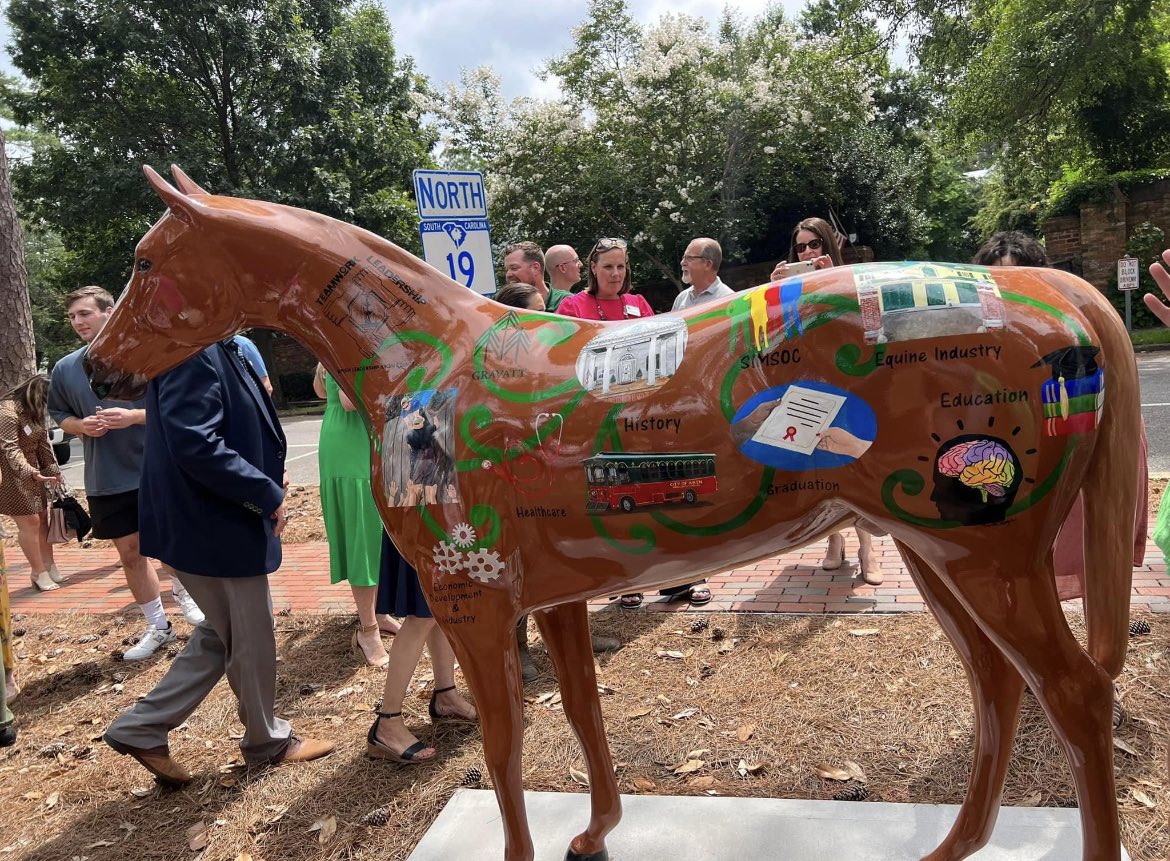 Thanks to everyone who turned out yesterday for the unveiling of the beautiful new Leadership Aiken County horse in downtown #AikenSC. This addition to Aiken’s “Horseplay” public art initiative showcases the impact LAC has on our community. Congrats to all involved!