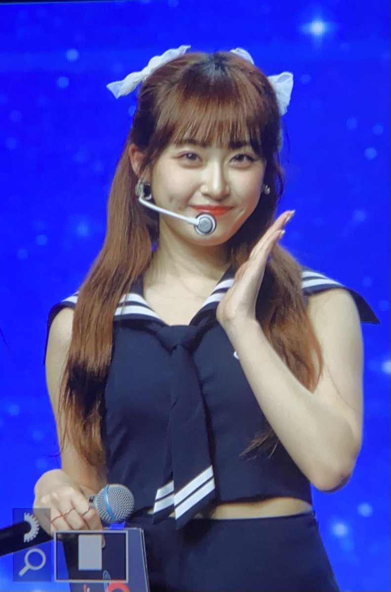 ily1_cloudy's tweet photo. 230725 아일리원 쇼케이스 리리카 프리뷰

#아일리원 #ily1 #리리카 #RIRIKA #너구리리카 https://t.co/gvh11RYHPv