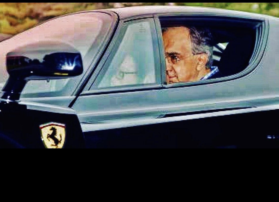 TEbhardt's tweet photo. “Se fa le cose per bene, i riconoscimenti arriveranno.
Non deve preoccuparsi, Tommaso, continui a lavorare al meglio e vedrà che il frutto del suo impegno verrà riconosciuto.”
Sergio Marchionne.
Foto del giorno in cui ho scoperto che adorava spingere al massimo le sue Ferrari https://t.co/uARaIWQvMc