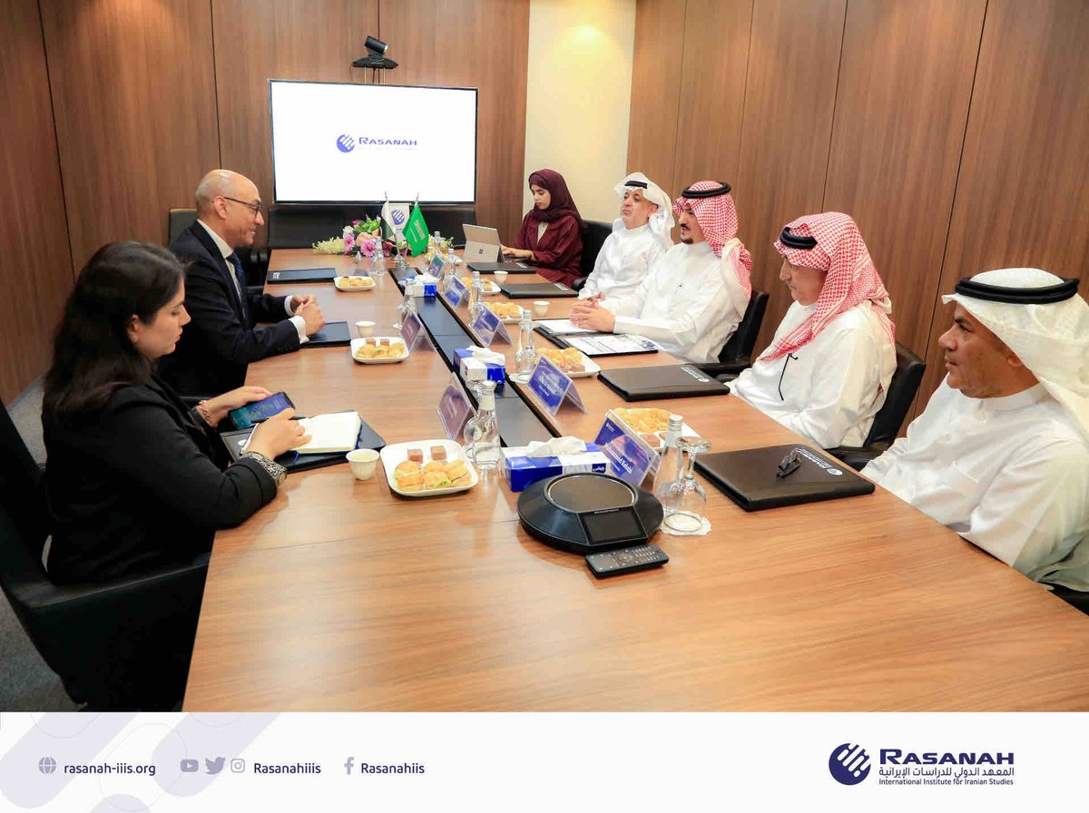 rasanahiiis's tweet photo. #Rasanah Founding President @mohalsulami and Advisory Board members received at the institute’s HQ today a delegation from @PakinSaudiArab headed by HE Ambassador-designate Ahmed Farooq @AmbFarooq to discuss recent regional and international developments. https://t.co/VQBKqU3YLV