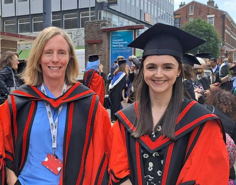 savsnet's tweet photo. Many congrats to Dr Heather Davies - here shown on the right graduating after completing her PhD on adverse event reporting. Looking very smart! And many thanks to VMD for funding. you can read about Heather's work https://t.co/CbCny5DLcx https://t.co/mmVZ8NVKPe