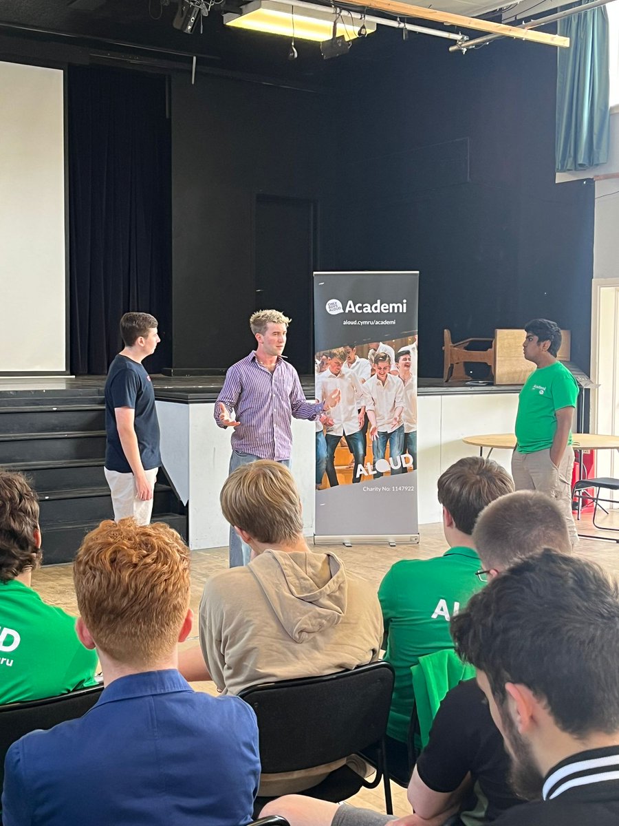 Today our #OnlyBoysAloud Academi will be joined by Aloud Youth Ambassador and OBA Alumni <a href="/callumshowells/">Callum Scott Howells</a> for a masterclass! 😊  

Bydd ein Llysgennad Ieuenctid a chyn-aelod #OnlyBoysAloud <a href="/callumshowells/">Callum Scott Howells</a> yn ymuno ag aelodau ein Hacademi ar gyfer dosbarth meistr heddiw!