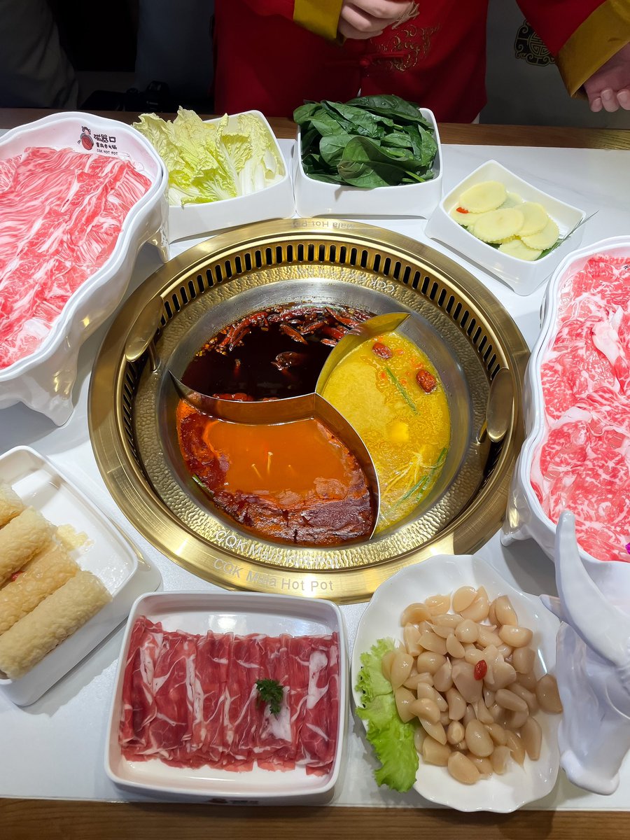 mueneefanjye's tweet photo. CQK เปิดสาขาใหม่ที่ #บรรทัดทอง ! คือยิ่งใหญ่อลังการมาก เพราะเค้าเหมาเปิด 10ห้องแถวรวด ซุปเอย เนื้อเอย อร่อยเหมือนเดิม💖 วันพรุ่งนี้เปิดวันแรกเค้ามีโปรลด 30% ทุกโต๊ะด้วยนะ
@aroii #cqk #cqkmalahotpot #หม่าล่า #มื้อนี้แฟนจ่าย https://t.co/oJvqKExfPQ