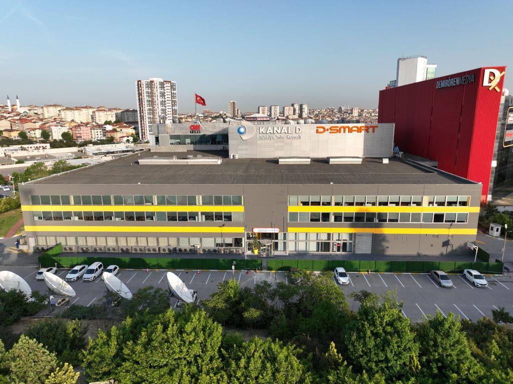 Demirorenmedya1's tweet photo. Türkiye’nin ilk ve tek Medya Lisesi olarak 23/24 Eğitim Öğretim yılında da en iyilerle yolumuza devam ediyoruz. 

%1’lik dilimle öğrenci almaya devam eden okulumuzda, geleceklerini birlikte oluşturmak için bizimle birlikte yola çıkan tüm öğrencilerimize teşekkür ediyoruz. https://t.co/FJScHH3xF3