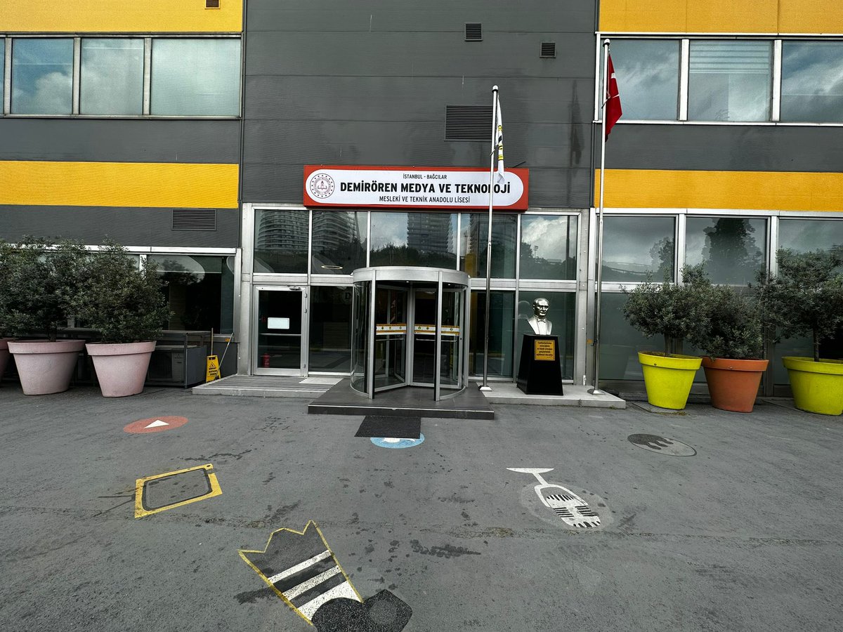 Türkiye’nin ilk ve tek Medya Lisesi olarak 23/24 Eğitim Öğretim yılında da en iyilerle yolumuza devam ediyoruz. 

%1’lik dilimle öğrenci almaya devam eden okulumuzda, geleceklerini birlikte oluşturmak için bizimle birlikte yola çıkan tüm öğrencilerimize teşekkür ediyoruz.
