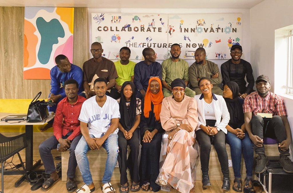 Throwback to when our Founder and lead instructor, Dr. <a href="/amkmusty/">Dr. Amina Ahmed El-Imam</a>, taught members of the <a href="/OneInnovationH1/">One Innovation Hub Offa</a> Offa about #publicspeaking.
Excellent public speaking skills will help the teaching process at the hub, help members present pitches better, and improve their overall impact
