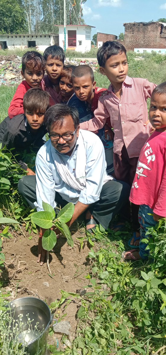 krishna22466545's tweet photo. 🌳#प्रकृति_मित्र🌳
Name-KRISHNA GOPAL 
Designation-AT
Address- UPS DALELNAGAR COM. AJITMAL ( AURAIYA)
@shikshansamvad
@RedTapeMovement 
@teachersclubup @UNEP @Nature @eriksolheim @myogiadityanath
@narendramodi #nature_friend
साभार-प्रकृति मित्र परिवार मिशन शिक्षण संवाद https://t.co/BBXGdE8R12
