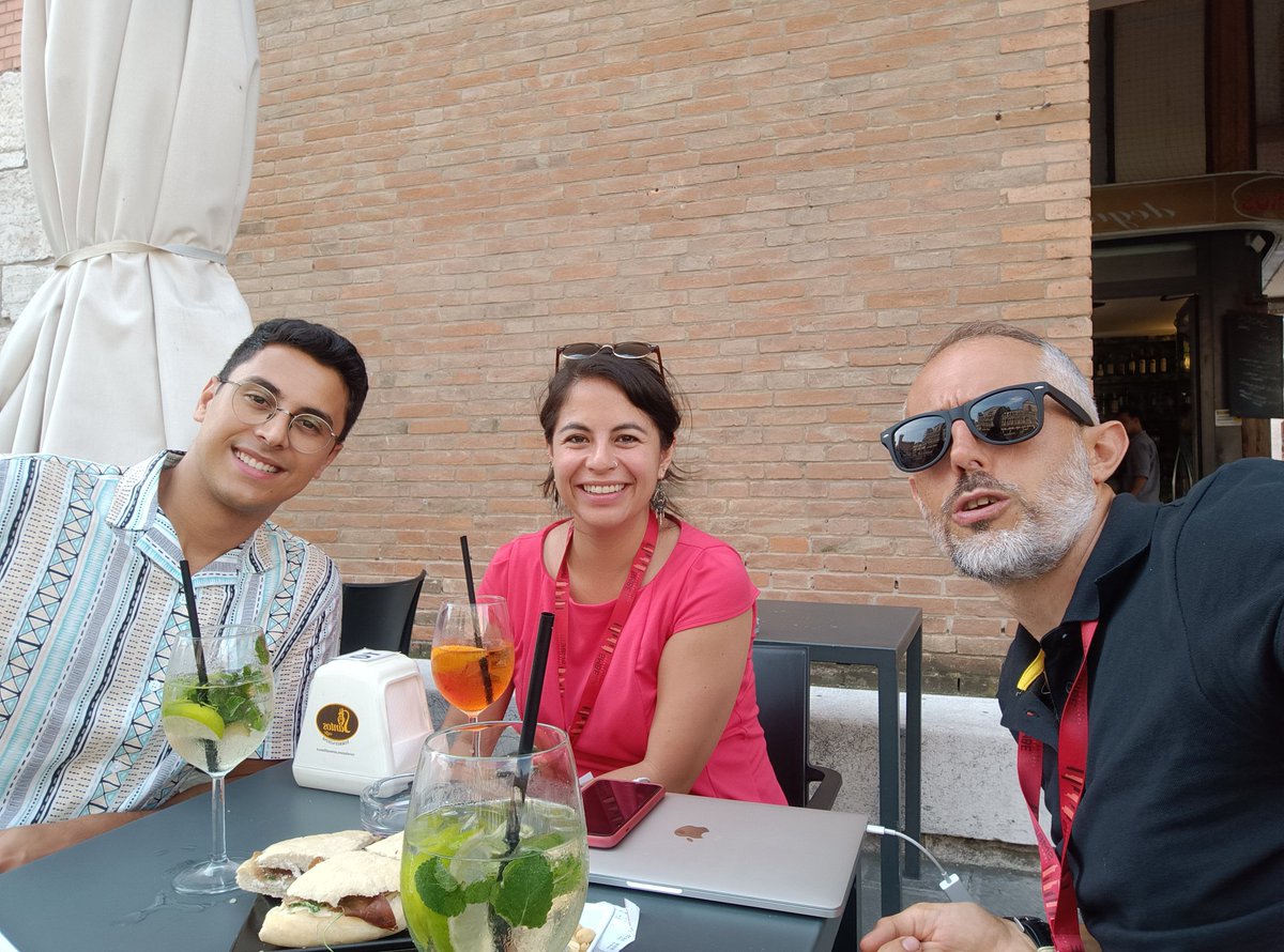 A restricted lab meeting at #SMBE2023 with <a href="/TaniaAloVas/">Tania Alonso Vásquez</a> and <a href="/chrisondakeys/">Chrisondakeys</a>