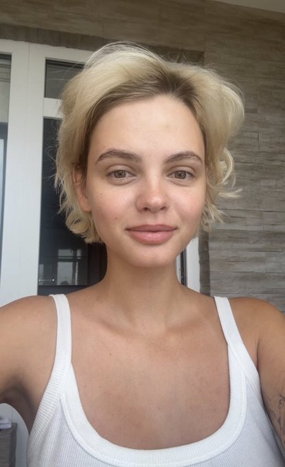 Back to 2016 😅😂 who noticed what changed? https://t.co/vPoO0iKdbd