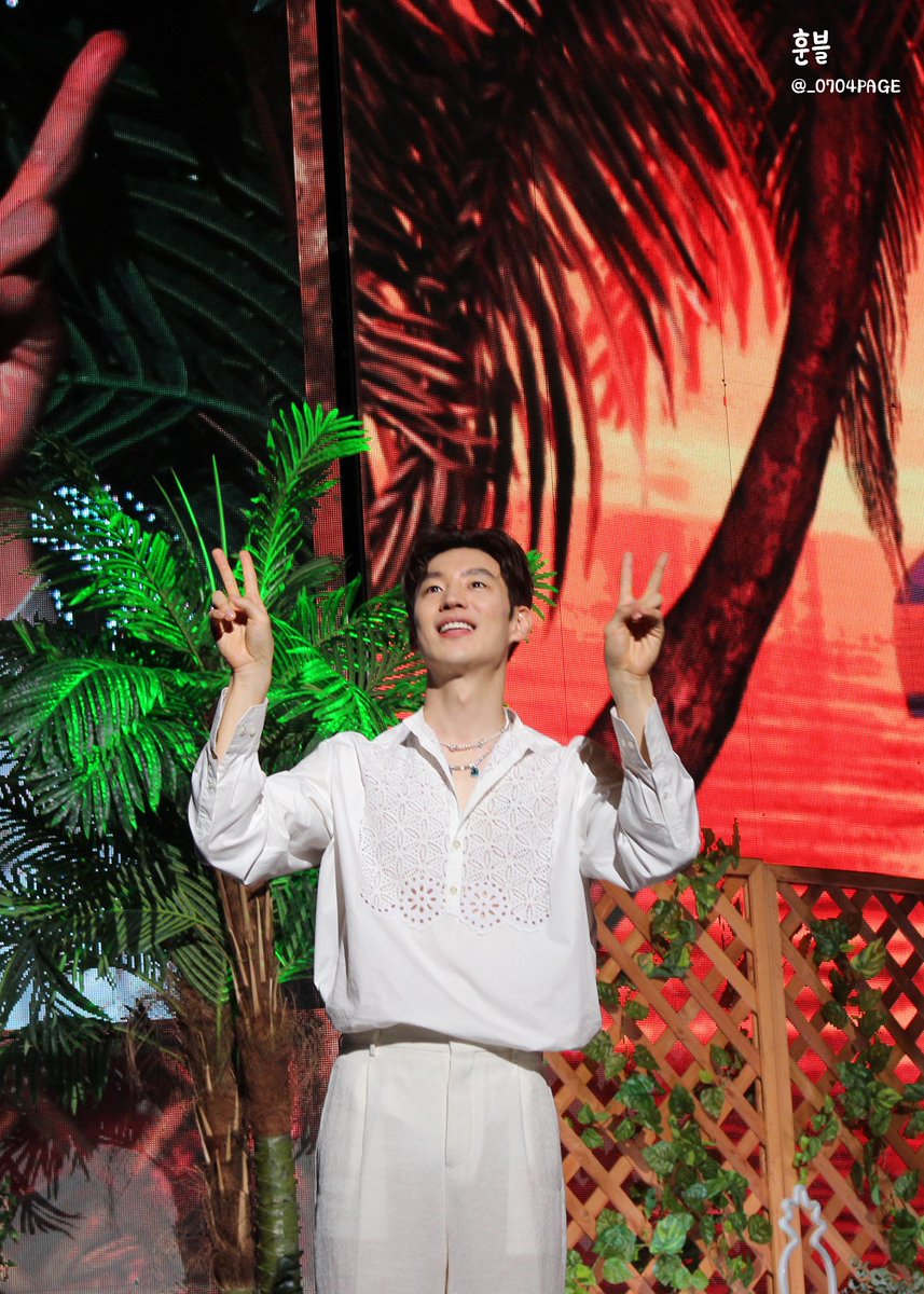 _0704page's tweet photo. 𝟸𝟶𝟸𝟹 𝙻𝙴𝙴 𝙹𝙴𝙷𝙾𝙾𝙽 𝙵𝚊𝚗𝚖𝚎𝚎𝚝𝚒𝚗𝚐 🩵

제훈네컷 📷

#이제훈 #leejehoon https://t.co/149gAVlFlP