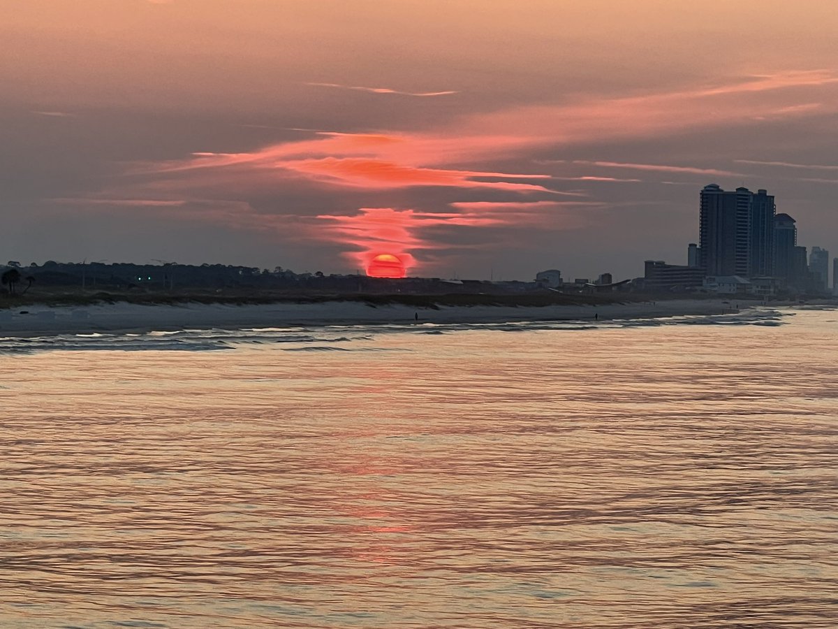 KarenNickell77's tweet photo. Sunrise from the Gulf Shores state pier!@spann https://t.co/iFBPqccESM