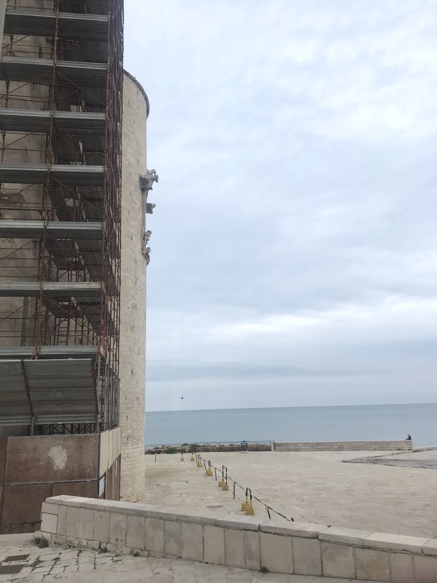 bottafranco2's tweet photo. @LauraValli @BellelliGug Nemmeno io, ma lo farò. Il Bellelli merita attenzione, e non solo per i vini 🐬 https://t.co/vdHfyIc93P