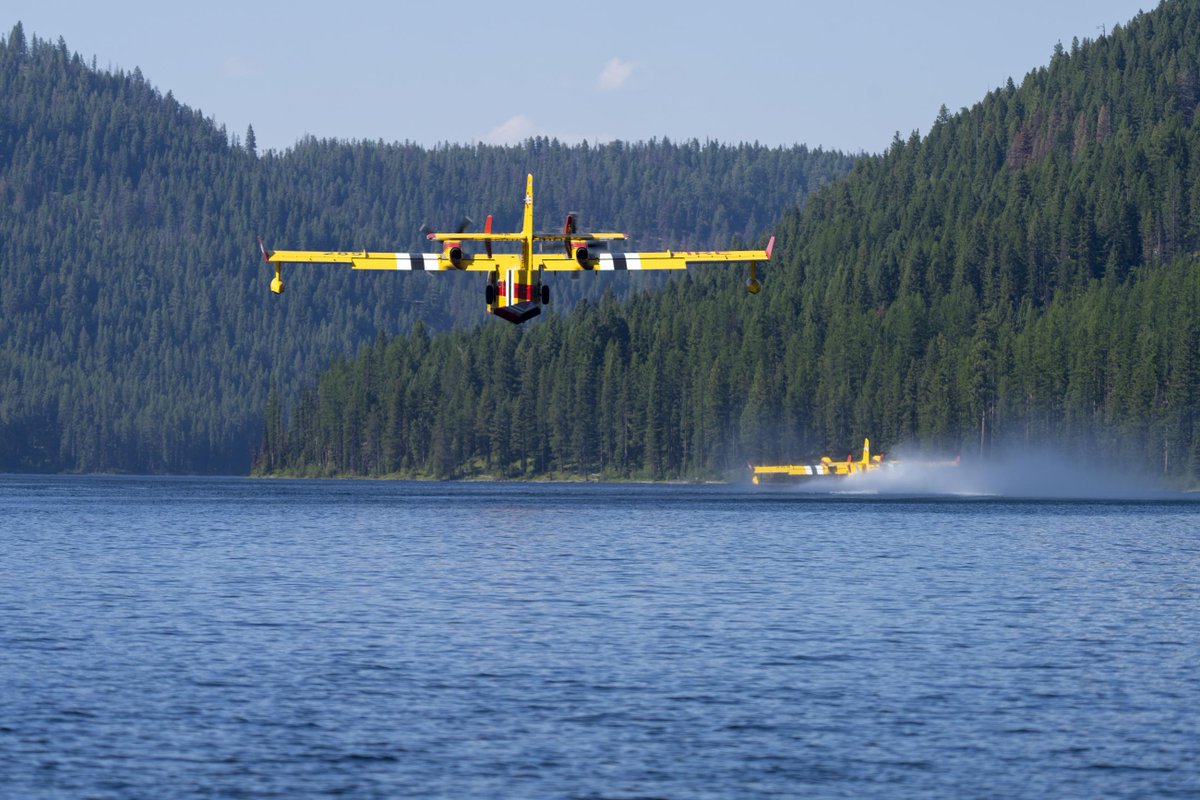 dennisbragg's tweet photo. #ColtFire is now just under 5k acres and still 0% containment after Monday's high winds. Attack continues, and boaters being asked to stay clear of @BridgerAero scoopers on Seeley and Lindberg Lakes. #MTfires (DNRC photo) https://t.co/l62sBpHHIM