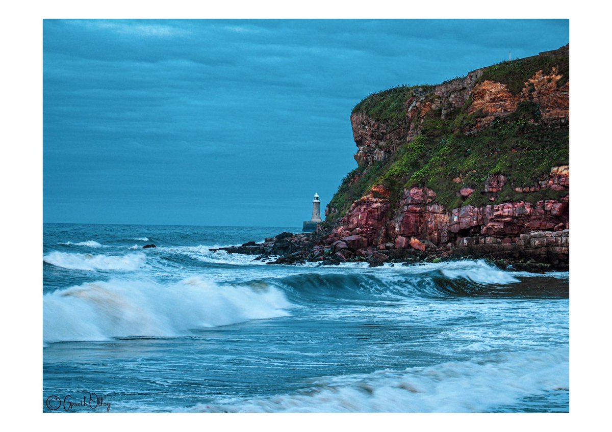 ‘Battered & bruised.’

#photography #microfourthirds #coast #coastal #coastalphotography #sea #beach #beachphotography #dusk #duskphotography #lighthouse #lighthousephotography #waves #rough #roughsea #headland #surf