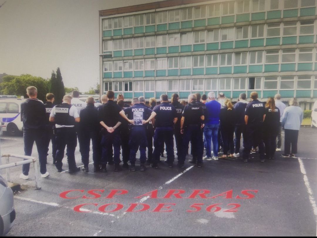 ActuFDO's tweet photo. 🇫🇷 Les #Policiers du CSP #Arras soutiennent leurs collègues de #Marseille ! #SoutienFDO https://t.co/EzzsedHMSO