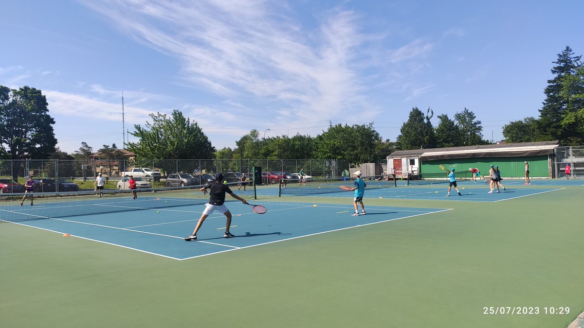 boscoffernandes's tweet image. Glorious 🌞day of tennis @HEADStartTennis wz @JamieDPower @bigteddykgb #LiamM . Loving it. Let's go .let's go #LongTermAthleteDevelopment #JuniorTennis #Halifax #NovaScotia