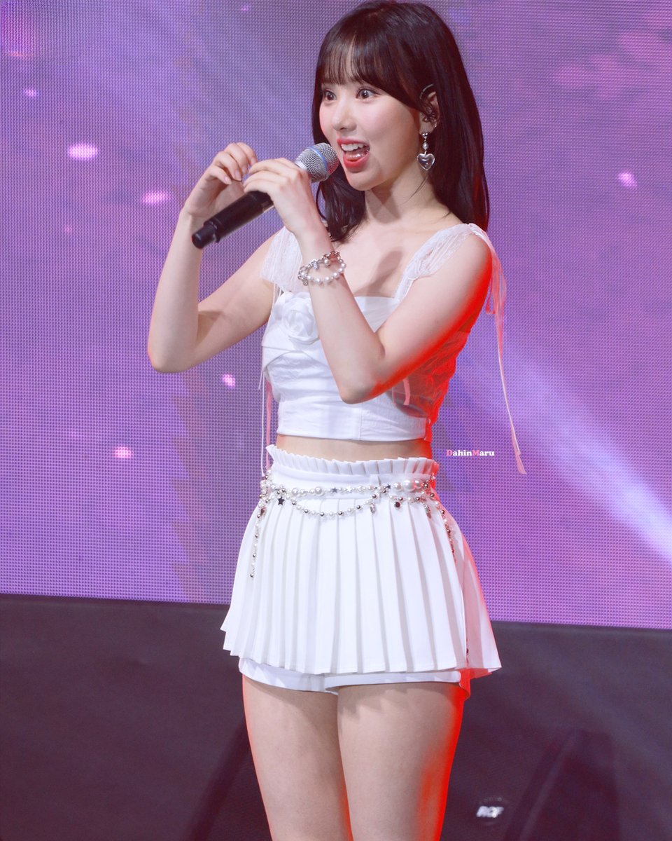 Galaxy_Maru's tweet photo. 230725 비비지(VIVIZ)｜은하(EUNHA)｜환상(Red Sun!)｜천안 국제청소년캠페스트 2023 by DahinMaru

#VIVIZ #은하 #비비지 #환상 #Red_Sun
#2023국제청소년캠페스트 https://t.co/HDBuyWiJak