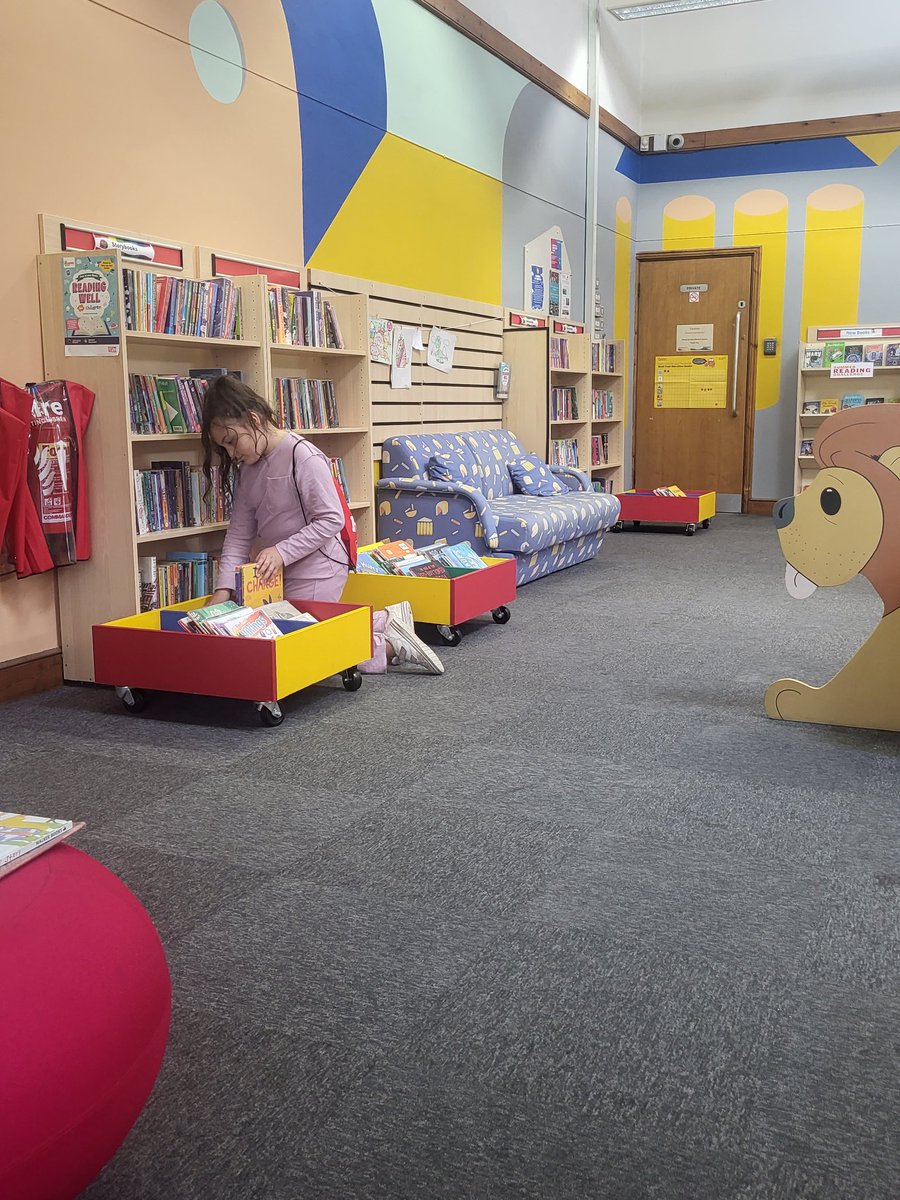 Lorna_baha's tweet photo. Esmé and Elliot have enjoyed starting the Ready, Set, Read! Summer challenge @RimroseHope @SeftonLibraries https://t.co/CtLSImi904