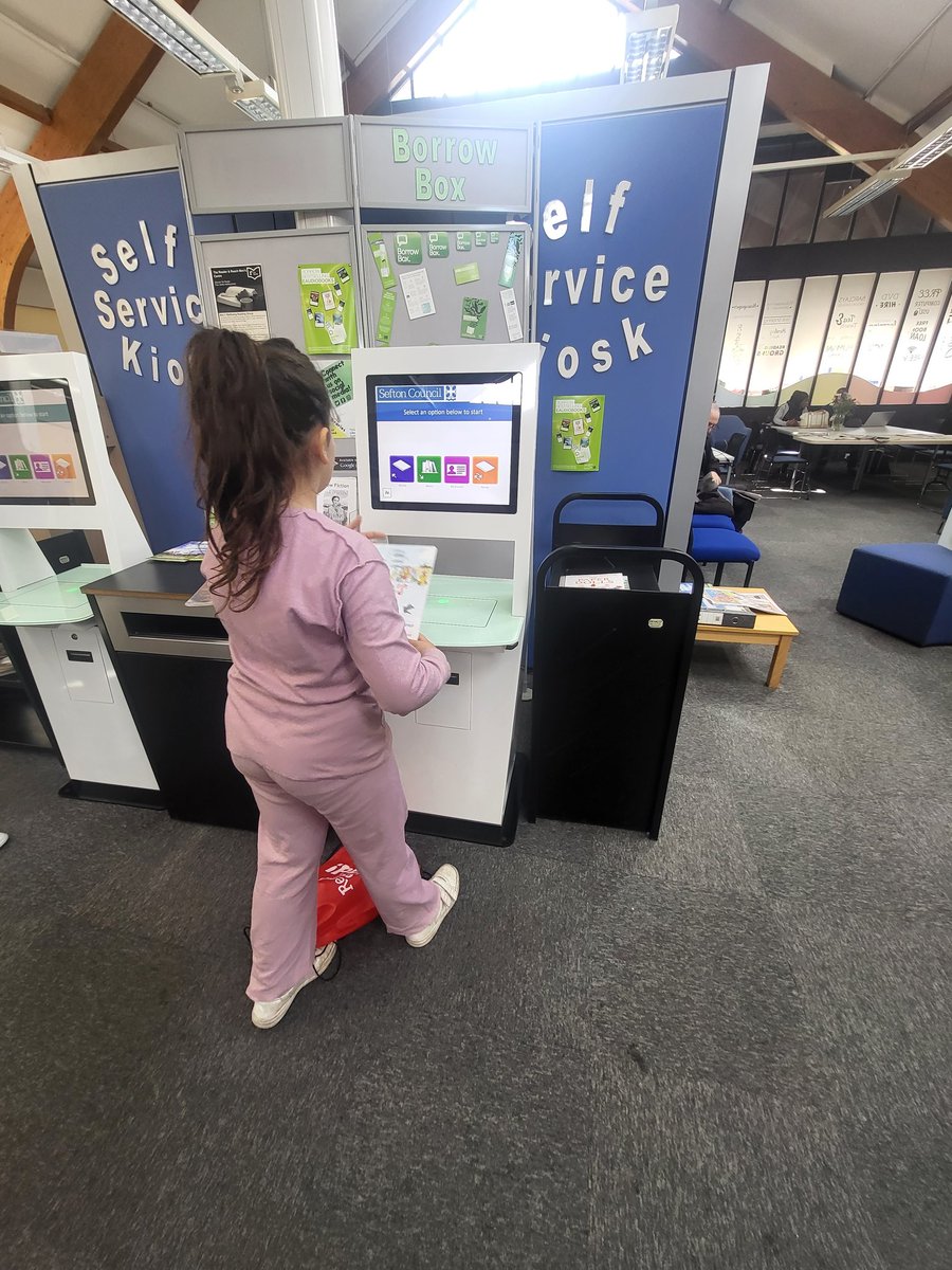 Lorna_baha's tweet photo. Esmé and Elliot have enjoyed starting the Ready, Set, Read! Summer challenge @RimroseHope @SeftonLibraries https://t.co/CtLSImi904