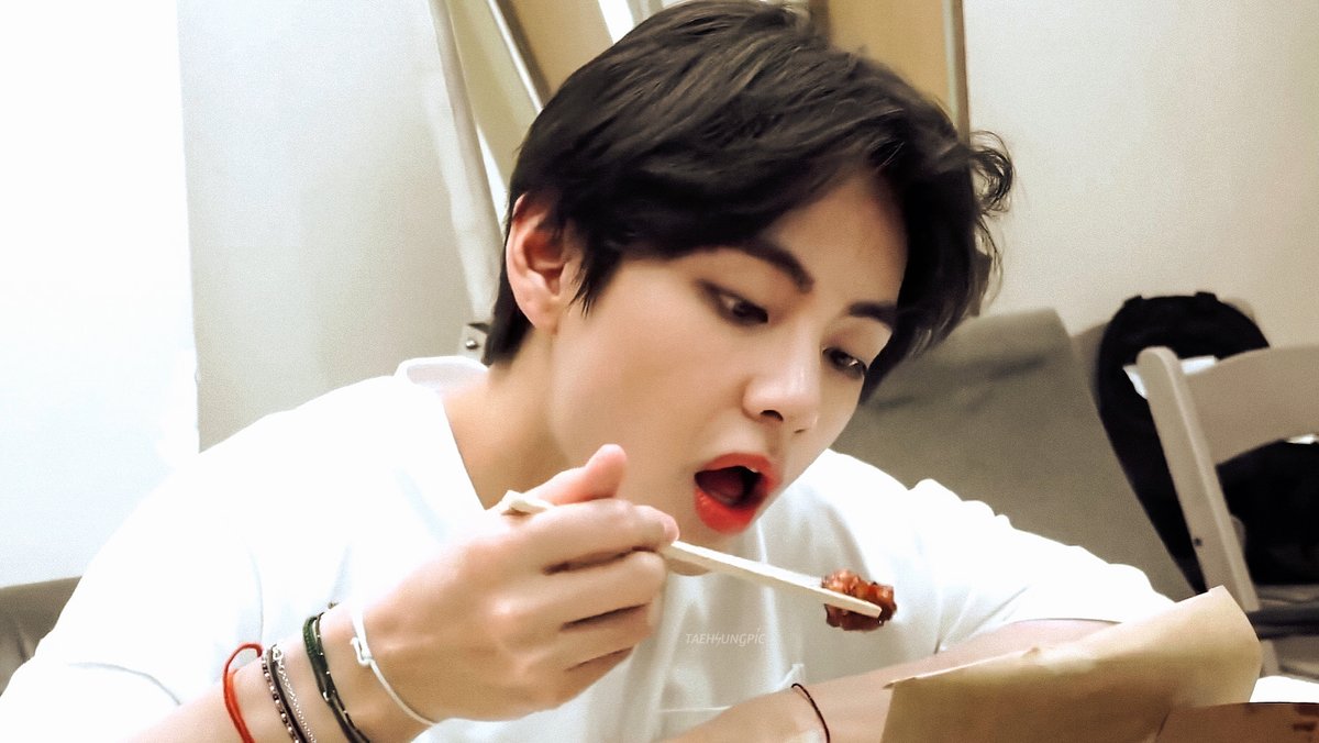 taehyung pics⚡️ tweet media