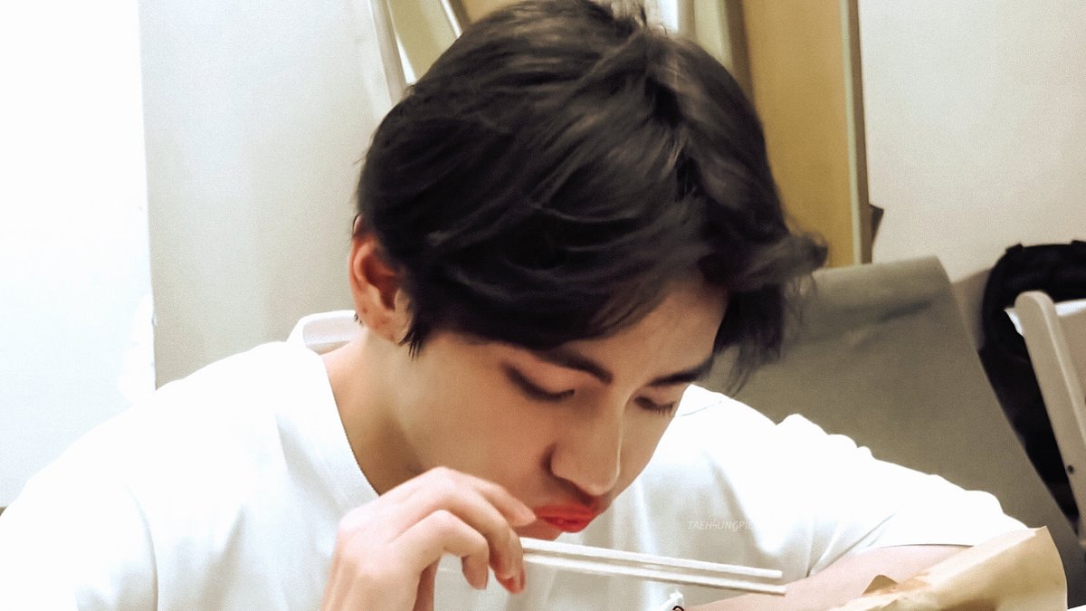 taehyung pics⚡️ tweet media