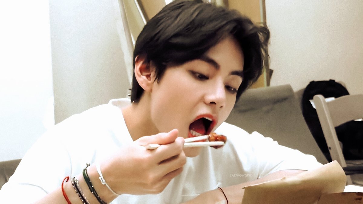 taehyung pics⚡️ tweet media