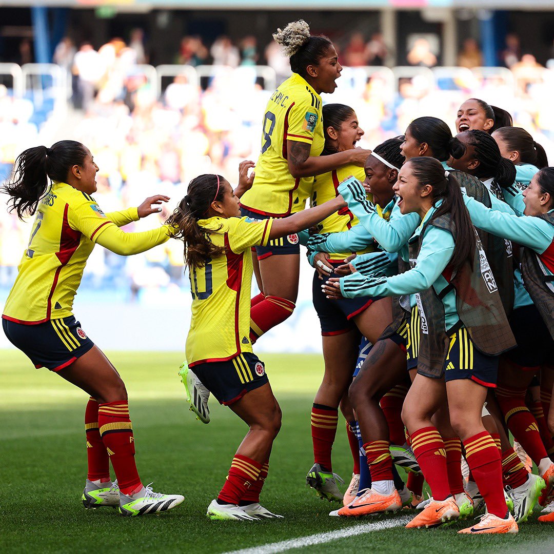 #MundialFemenino | La @FCFSeleccionCol 🇨🇴 comenzó con pie derecho su participación en Australia. Venció 2-0 a #CoreaDelSur 🇰🇷 con goles de Catalina Usme y Linda Caicedo. ¿Qué les pareció el debut de la sele?