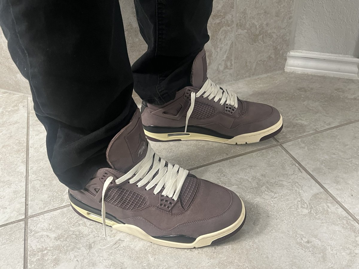 jgobar's tweet photo. @mykicks12 Sail laces is the move https://t.co/pNOb0xwUFH