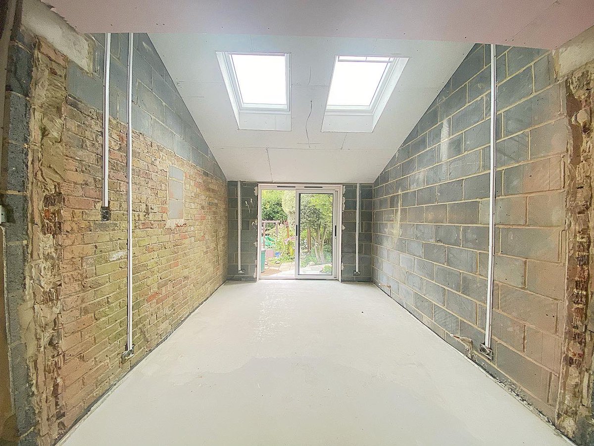 Penfold_P_S's tweet photo. New extension freshly plastered so far this week. Contact us for free quotes🤝🏻 #bestinthegame #penfoldplasteringservices https://t.co/trrLA2a5kv