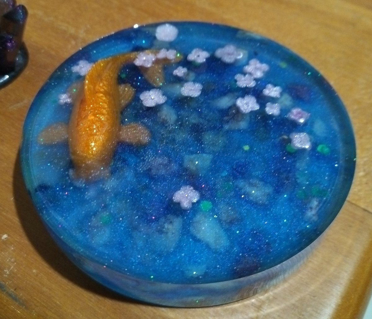 1YoGooN's tweet photo. Considering I just started resin pouring over the weekend id say I am a natural talent at this what do you think? https://t.co/7eYq4mIUFo