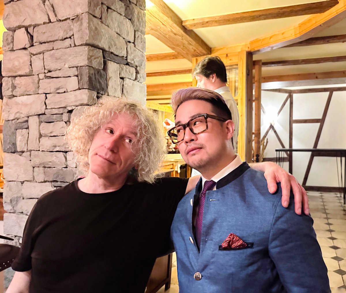‘Smile’ - I tried my best, but the wonderful <a href="/StevenIsserlis/">Steven Isserlis</a> is and will remain inimitable.

Souvenir of a très fun evening at <a href="/VerbierFestival/">Verbier Festival</a>