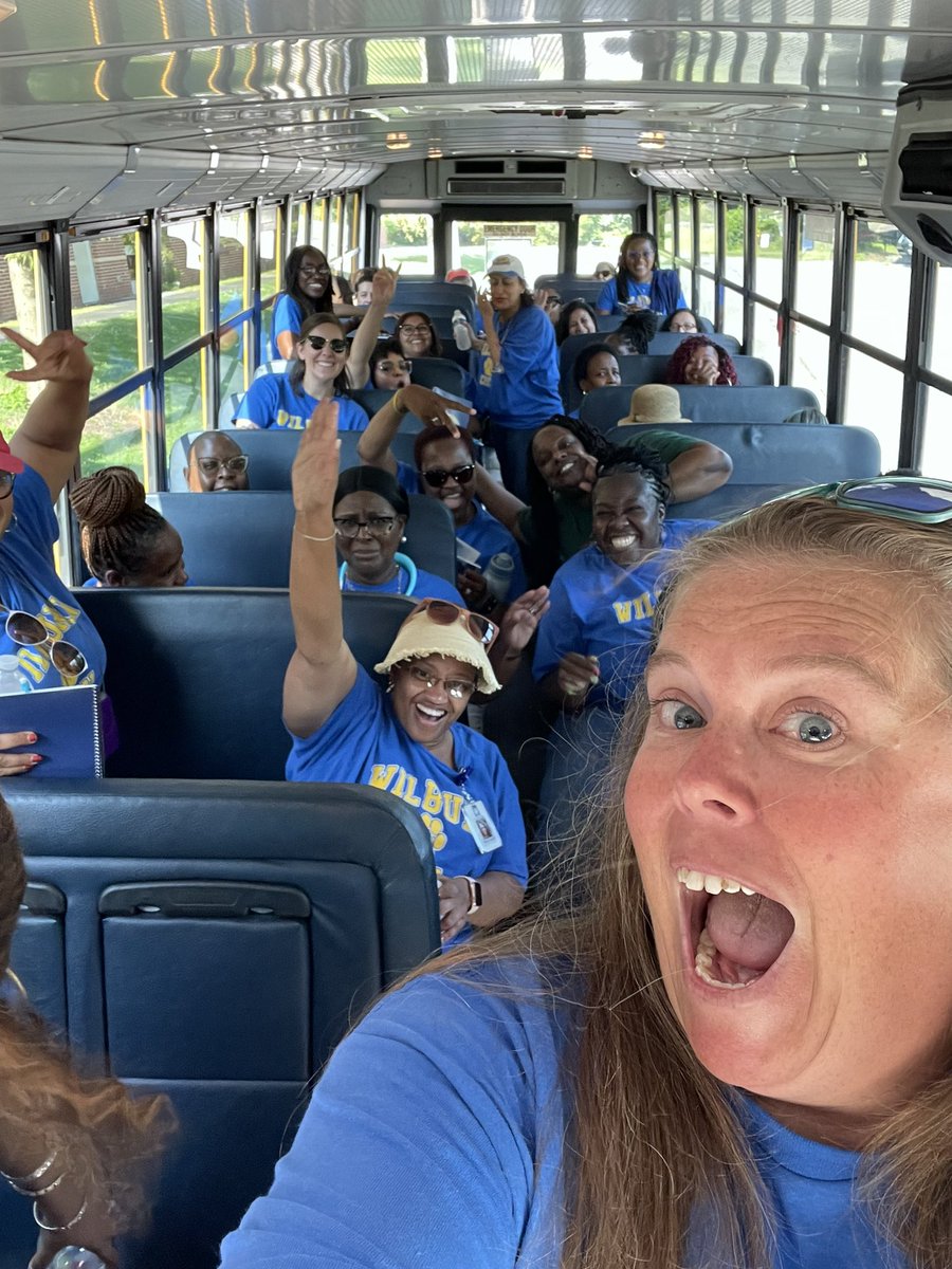 2Poole2's tweet photo. @WilburnElem  Party bus is ready for the field trip!! https://t.co/fWJxnSz8L7