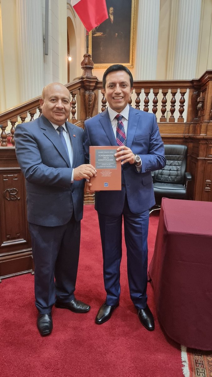 moisesguiap's tweet photo. Estamos en la presentación del libro Fundamentos de la Constitución del Dr. Gilver Violeta Lopez y comentando por el Ex presidente del tribunal constitucional Dr. Ernesto Blume Fortini que es una contribución a los ciudadanos de leyes  éxitos  amigo. https://t.co/GIKgiUNncB
