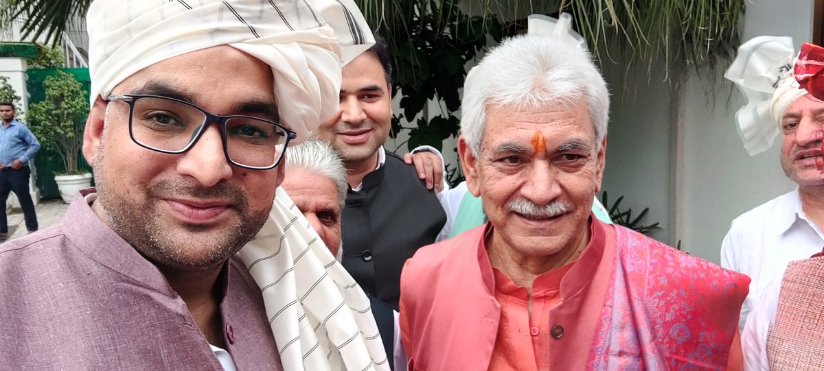 Maliksohail_jk's tweet photo. Met Sh. @manojsinha_  sb, Hon’ble LG J&amp;k at his residence in New Delhi. Alhamdulillah Good news for Pahari Qabila..! https://t.co/pkC0wOHrWE