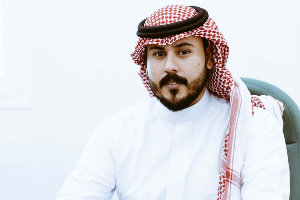 نبارك للأستاذ/ مراد بن زيد الحمد الفديد صدور قرار رئيس بلديه محافظة #رفحاء بترقيته للمرتبه السادسه.
و التهنئة موصولة لوالده العزيز الأستاذ/ زيد حمد الحزل. عضو #مجلس_المعايا 
سائلين الله له التوفيق و السداد لخدمة دينه و وطنه و مجتمعه.
و منها للمراتب الأعلى بإذن الله.