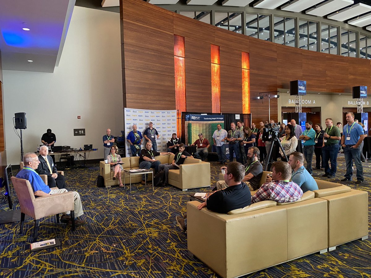 AgWired's tweet image. Huge crowd early this morning at #TechHubLIVE and LOTS of energy #agtech