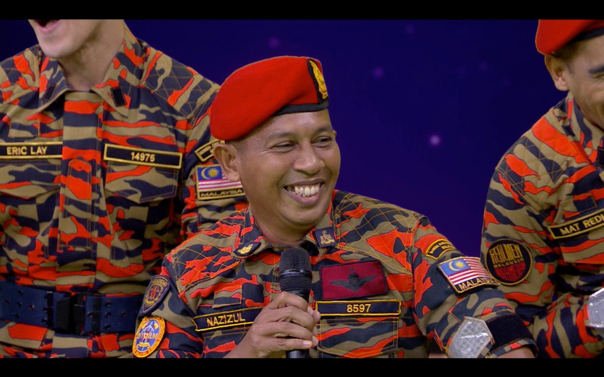 MyMeleTOP's tweet photo. Kita ada surprise tau untuk gang gang Bomba ni.. tu dia Tuan Nazizul, jurulatih #arieffyong @heydanielcheang @HawaRizwana @MatRedho @Shavshic #ericlay @jasmine_suraya @wafiy_johan sepanjang 22 hari penggambaran #meletop https://t.co/p8NkRHFVNY