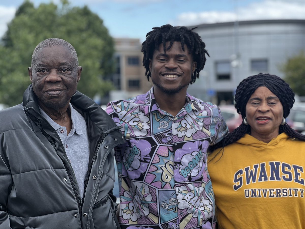 StarDocOfficial's tweet photo. I took my Parents to my work place today ! 

Glad to have shown them the bakery from where I bring the bread!

Proud son moment! https://t.co/hWnUvte1ju