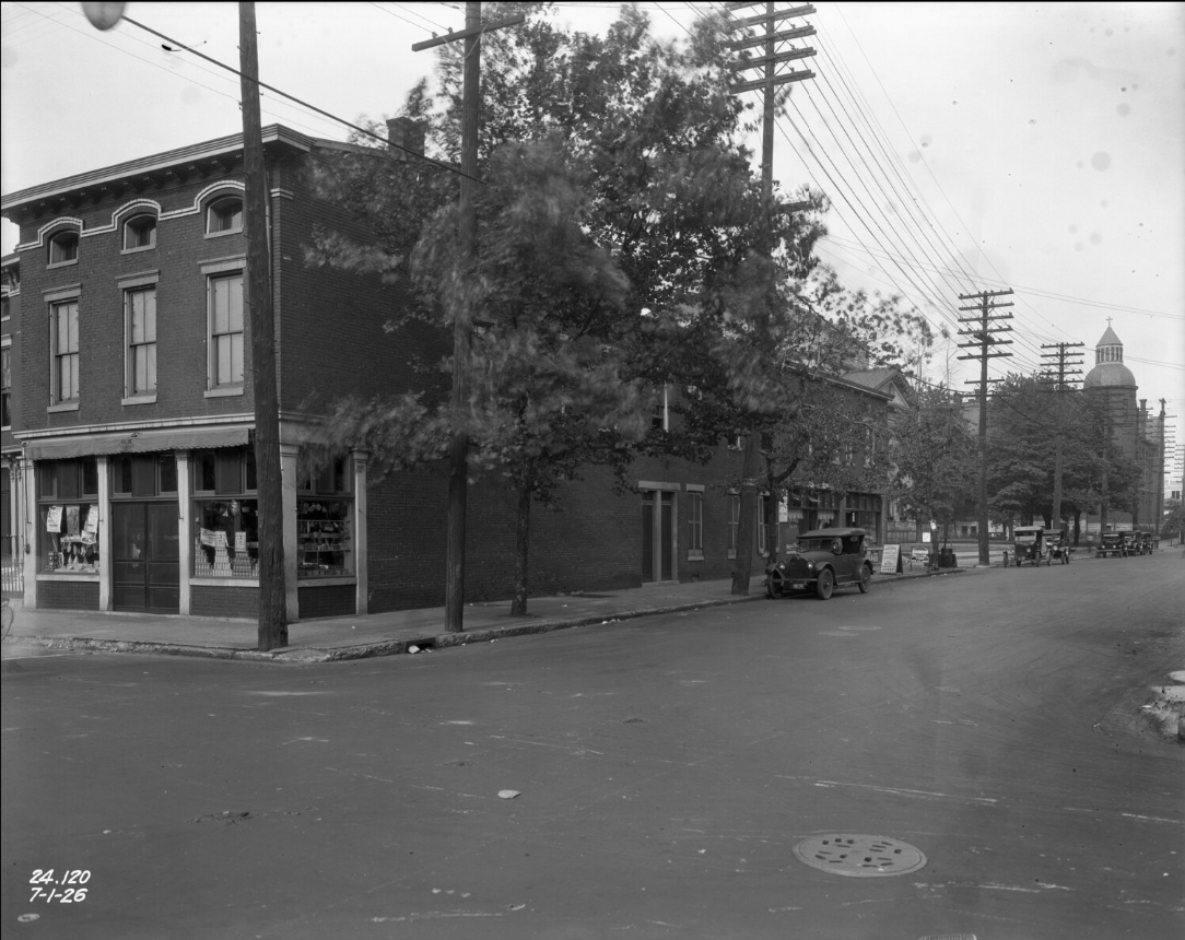 allhopeissean's tweet image. Intersection of 5th and Breckinridge, 1926 v 2022 (from UofL Digital Collections). It is sad how many corner stores and other community anchors have been destroyed for parking.
