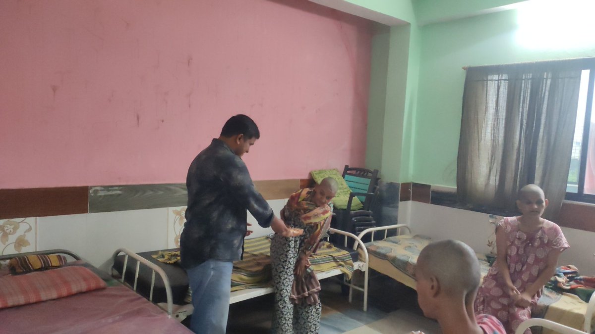 rakeshnayee235's tweet photo. #Free_Barber_service at #old_age_home by #Vi_For_Orphans_Foundation VFO Team &amp; #distributed_Snacks on Tuesday 25-08-23. https://t.co/9Uj4VQzrnh