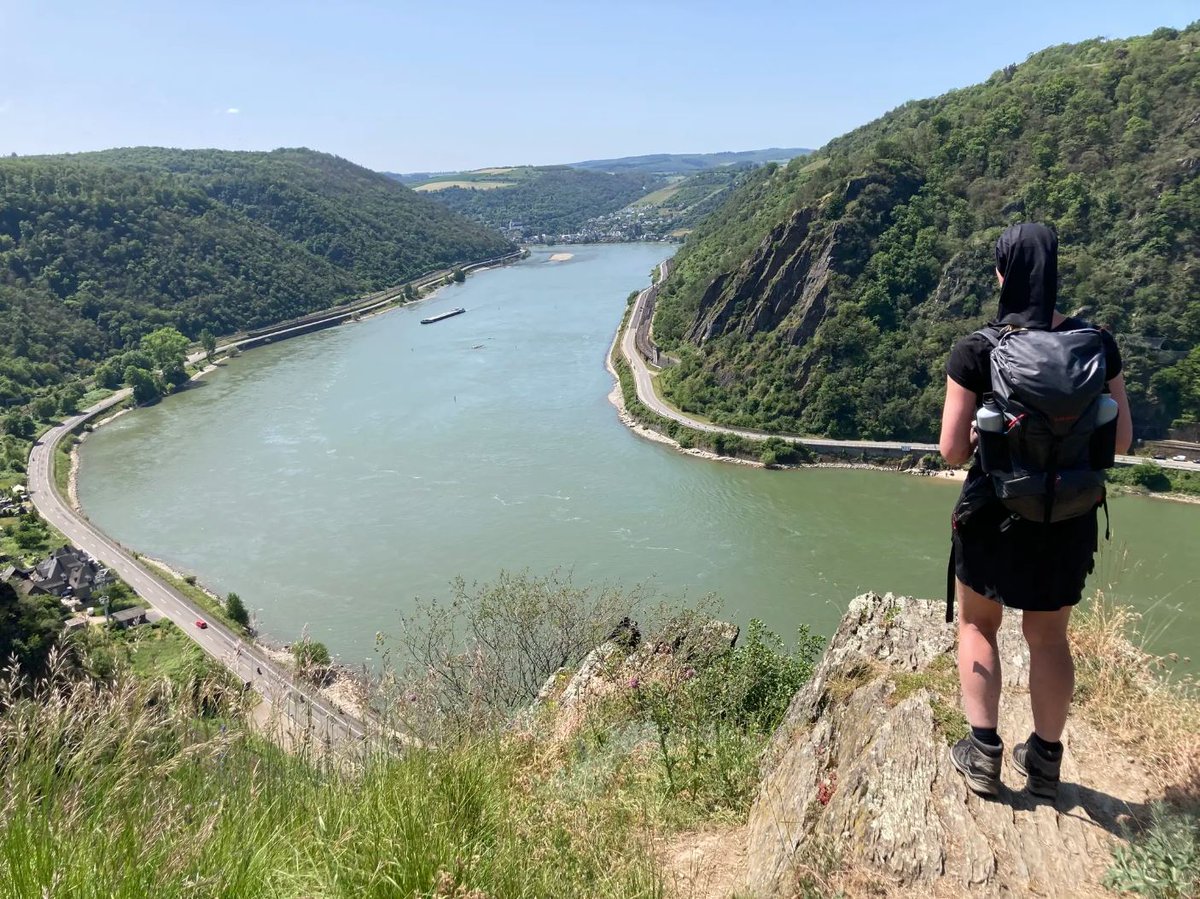 Dass ich einst einen Blogartikel mit dem Titel "10 Gründe, warum ich das Wandern liebe!" schreibe, hätte vor 25 Jahren niemand geglaubt. Es war nämlich keineswegs immer so, dass ich gerne wanderte. 🙂

Neu im Blog: ausgelatschte-schuhe.de/wanderliebe-wa…