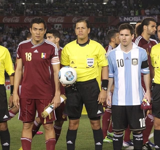 El mejor cobrador de tiros libres que he visto en mi vida y a su lado está Messi